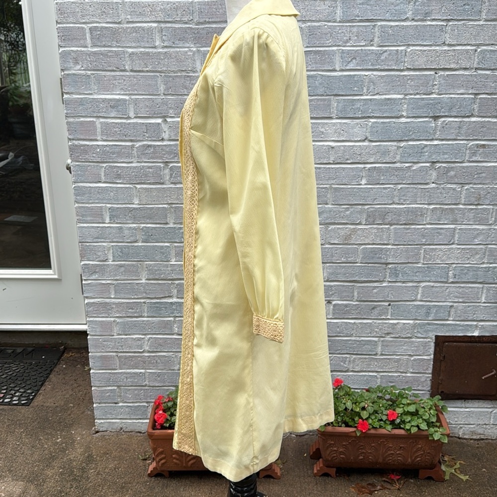 Vintage 50s AinR Jr. yellow w/ lace detail Shift Dress 
Large - Picture 4 of 13